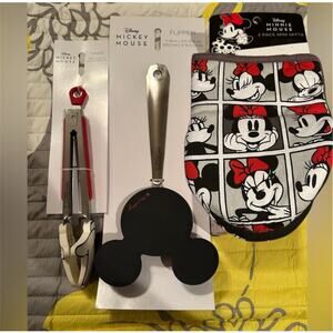 NIB Disney Parks Kitchen 3-pc Set Spatula Tongs & pot holders holders
